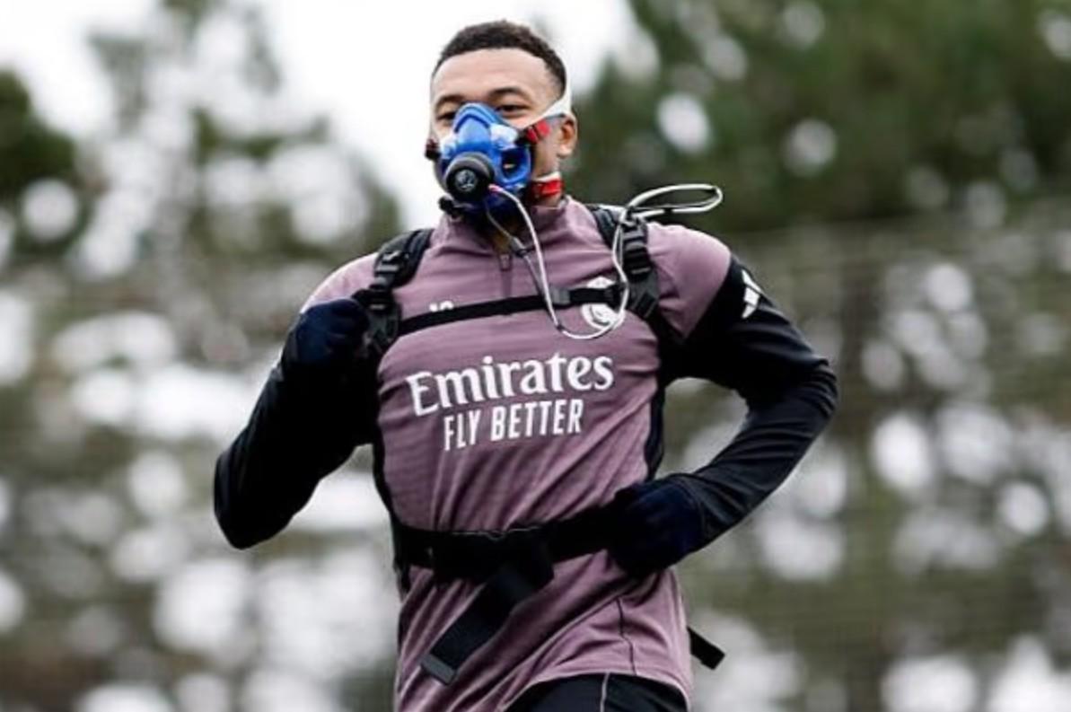 邮报：皇马球员的面罩训练回归，既节省时间又降低受伤风险